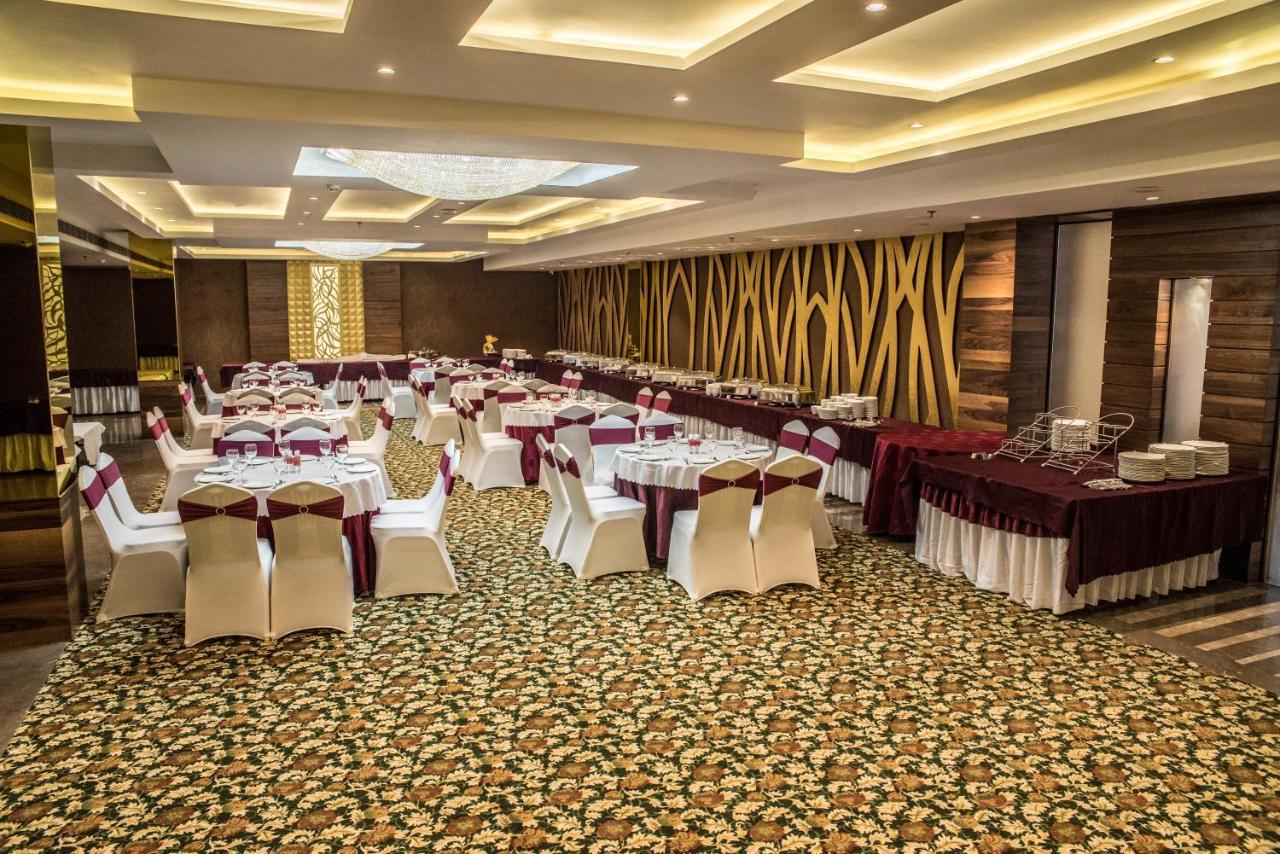 Regenta Central Amritsar Eksteriør billede
