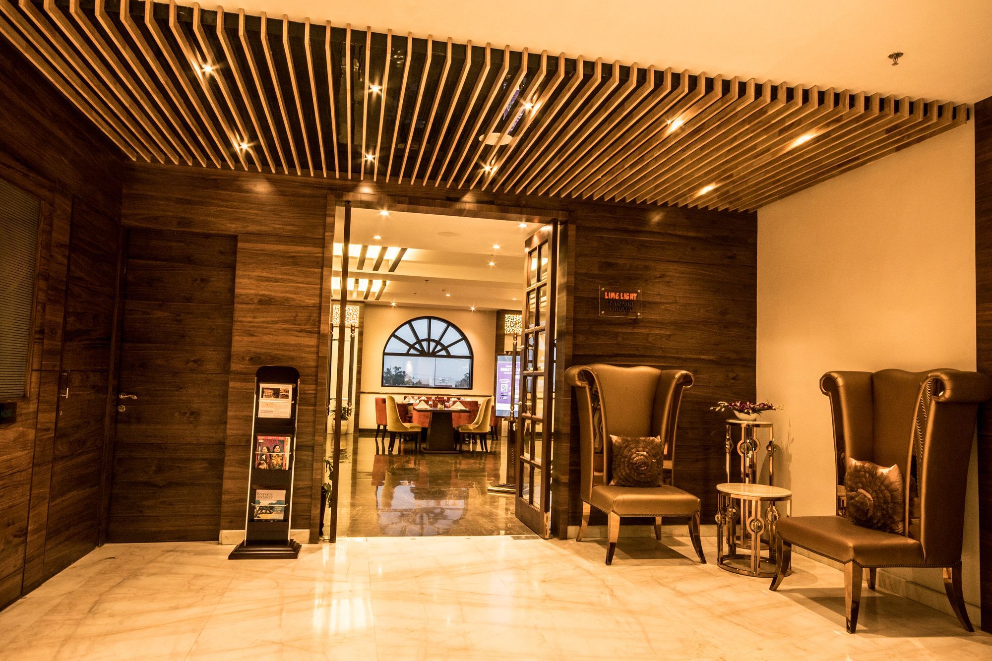 Regenta Central Amritsar Eksteriør billede