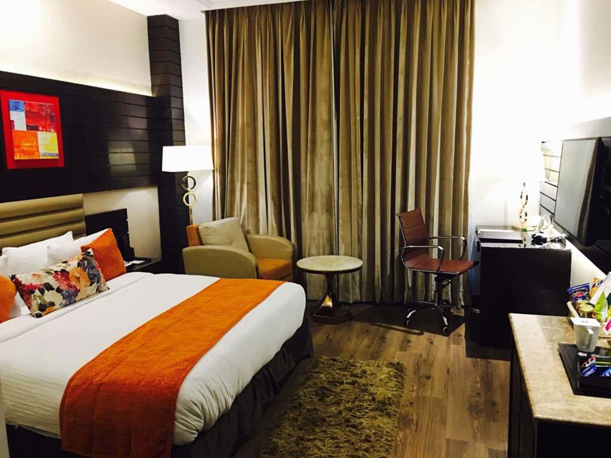 Regenta Central Amritsar Eksteriør billede